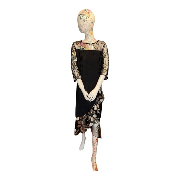 soolinen Dresses & Skirts - Black and Cream Asymmetrical Embellished Cocktail Dress